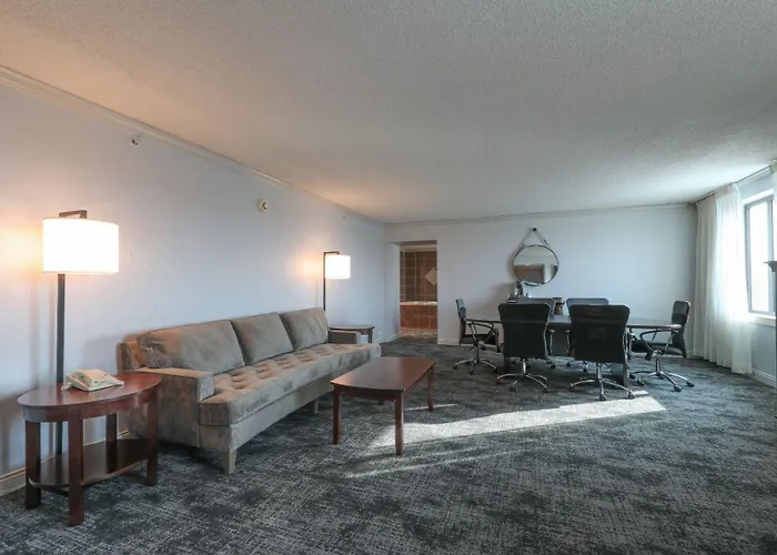Crowne Plaza Chicago-northbrook By Ihg Hotel Northbrook