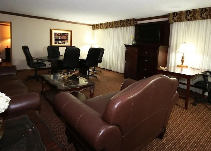 Hotel Crowne Plaza Chicago-northbrook By Ihg 4*
